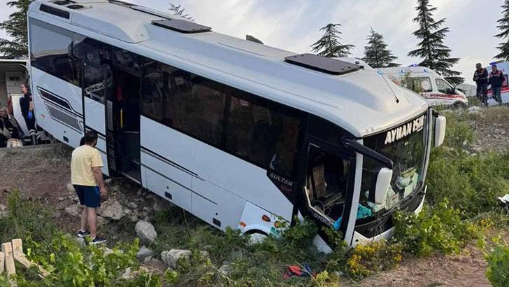 Yolcu otobüsü ile tur midibüsü çarpıştı: 28 yaralı