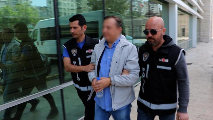 Otomobilde 17 ruhsatsız tabancayla yakalandı