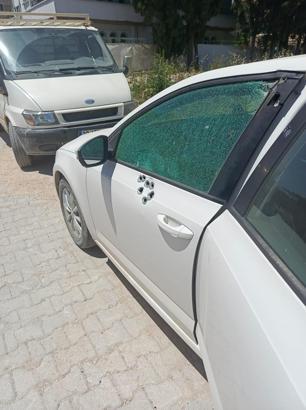 İş insanının park halindeki otomobiline defalarca ateş ettiler