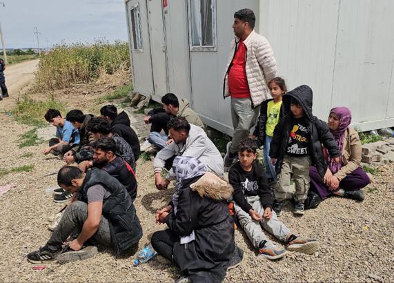 Yunanistan, 18 kaçak göçmeni Meriç Nehri üzerinden Türkiye'ye gönderdi