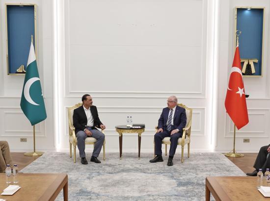Bakan Güler, Pakistan Kara Kuvvetleri Komutanı Munir ile görüştü