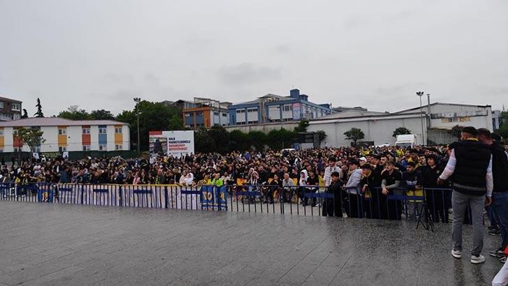 Küçükçekmece'de dev ekranda maç keyfi