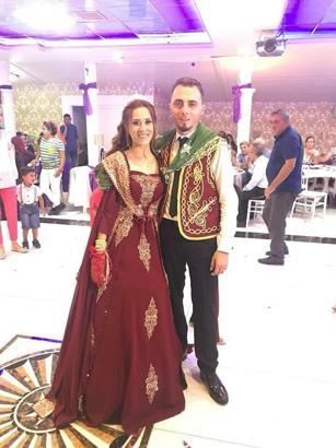 Anaokulunun düğün salonundaki etkinliğinde üzerlerine dekoratif kemer yıkılan doktor öldü, eşi ağır yaralandı