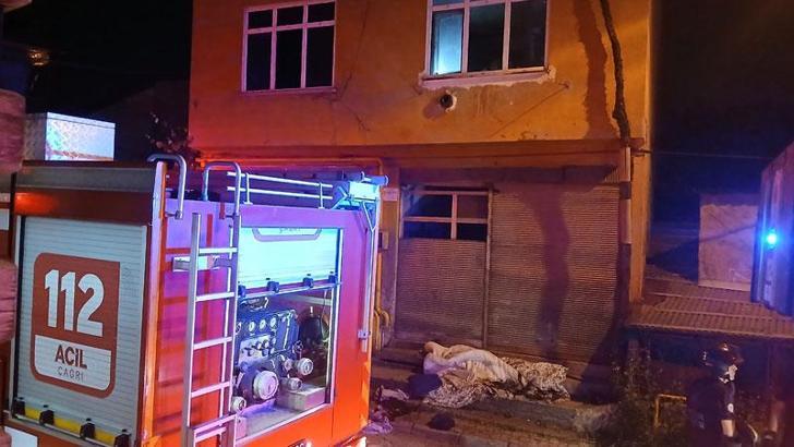 Samsun'da ev yandı; 1'i itfaiyeci 2 yaralı