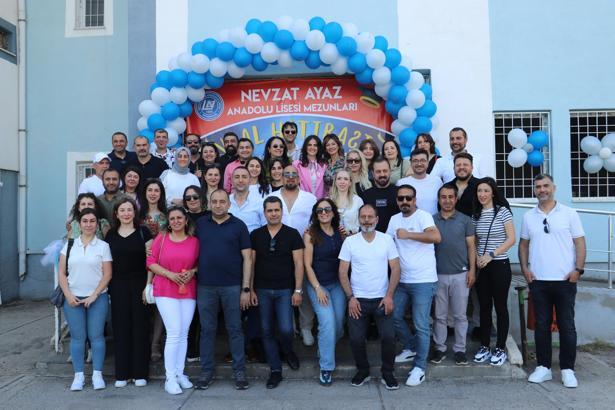 Mezun oldukları okulda 25 yıl sonra bir araya geldiler