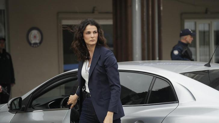 Eşref Rüya’nın Çiğdem’i Büşra Develi, oyunculuk performansıyla dikkat çekiyor