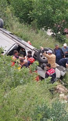 Kamyonet şarampole devrildi; 5 yaralı