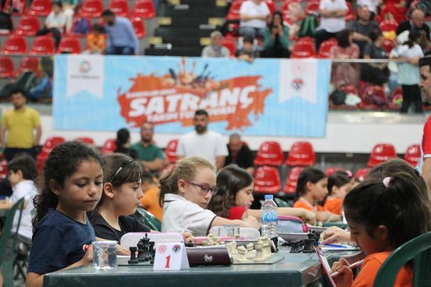 Kayseri'de ilkokullar arası satranç turnuvası başladı