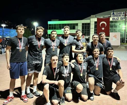 Ege Üniversitesi Sualtı Ragbisi takımlarından çifte şampiyonluk