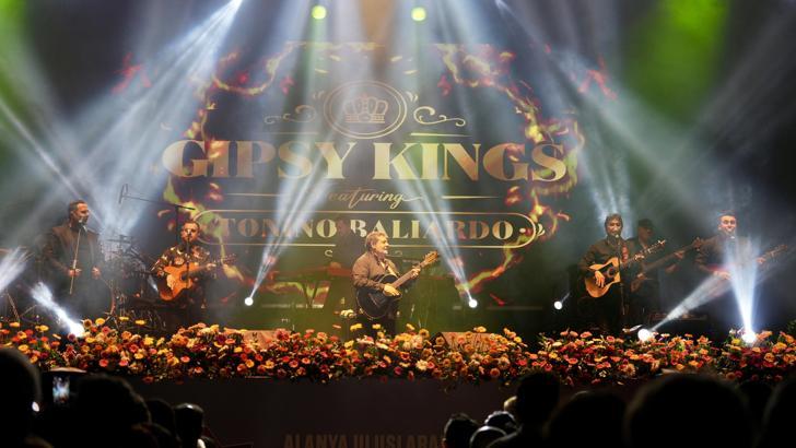 Gipsy Kings Alanya'da konser verdi