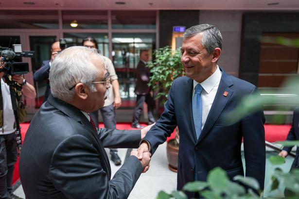 Özgür Özel: CHP'yi karıştırmaya çalışıyorlar kendi akıllarınca