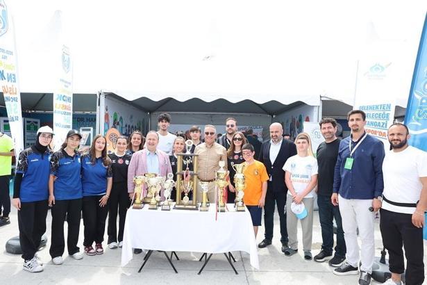 Sultangazi Belediye Başkanı Abdurrahman Dursun, Etnospor’u ziyaret etti