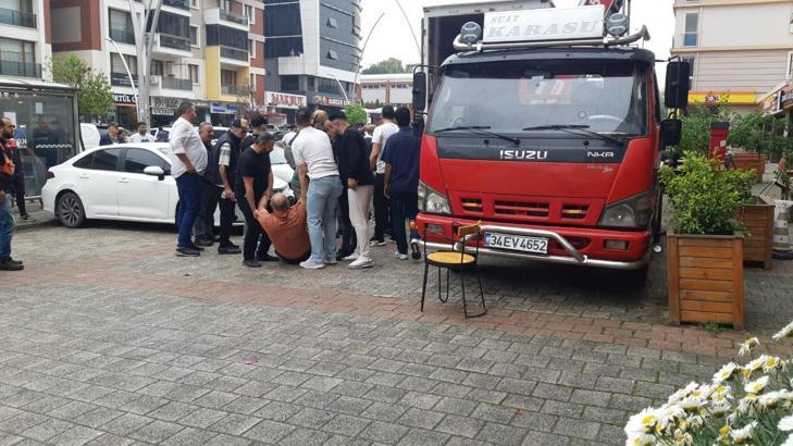 Eşya taşıyan firma çalışanları ile esnaf birbirine girdi