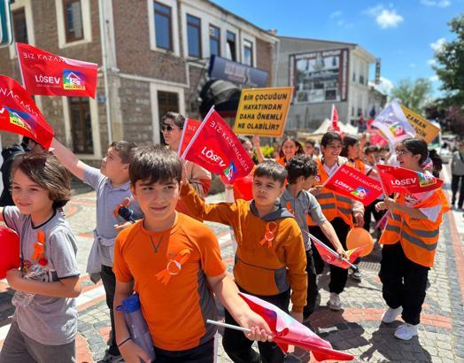 Edirne'de Uluslararası Lösemili Çocuklar Haftası'nda farkındalık yürüyüşü