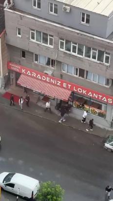 İstanbul - Küçükçekmece’de trafikte tartıştıkları motokuryeyi takip edip, çalıştığı restoranın camını kırdılar