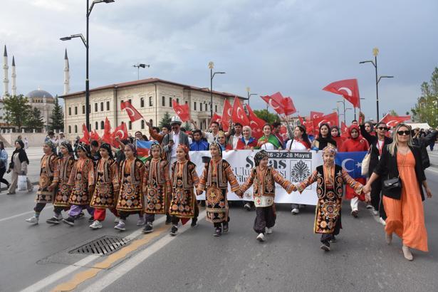 Sivas'ta 2'nci Uluslararası Film Festivali kortejle başladı