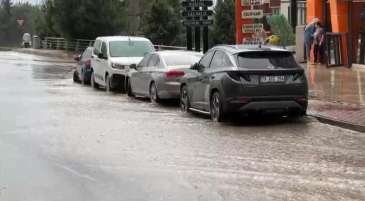 Karabük'te sağanak ve şiddetli rüzgar etkili oldu