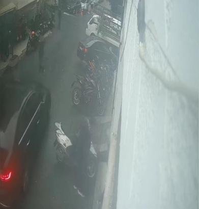 İstanbul - Kağıthane’de pusu kurulan otomobile silahlı saldırı kamerada: Kurşun yağdırdılar, saldırganların 30 suç kaydı çıktı