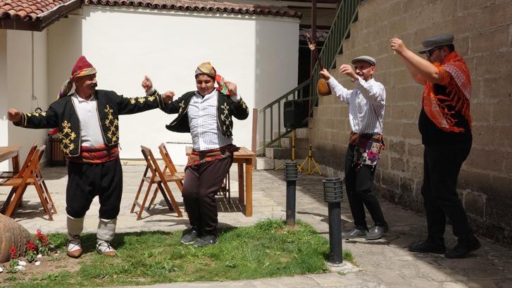 İlk klibini tarihi konakta çekti