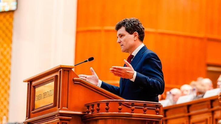 Romanya'nın yeni cumhurbaşkanı Nicuşor Dan, yemin ederek göreve başladı