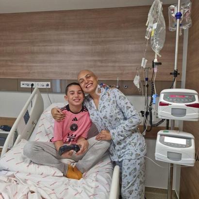 İstanbul - 10 yaşındaki oğlunun iliği ile kanseri ikinci kez yendi