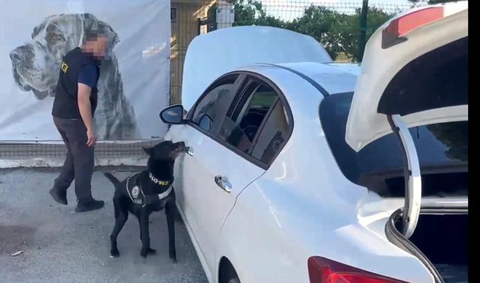 Otomobilde uyuşturucu ele geçirildi; 1 tutuklama