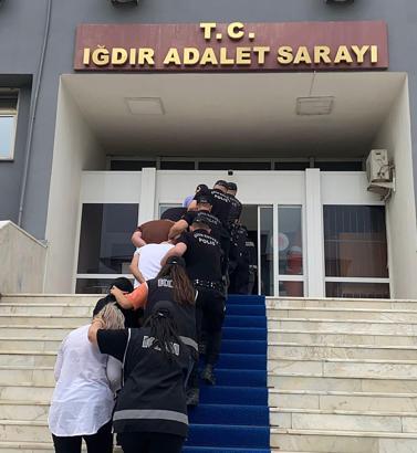 Fuhuş, rüşvet ve insan ticareti operasyonunda yakalanan 10 şüpheli adliyede