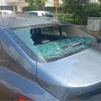 Tokat'ta dolu yağışı; bazı araçlar hasar gördü