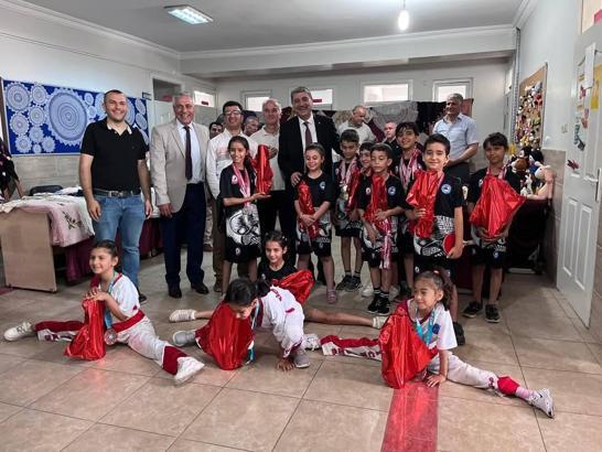 Emeklerini sergilediler