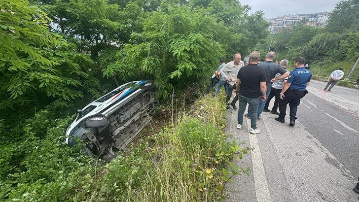 Park halindeyken şarampole devrilen minibüsteki 5 yolcu yaralandı