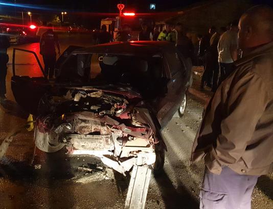 Otomobiller kafa kafaya çarpıştı: 4 yaralı