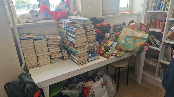 Ortaokul öğrencilerinden depremzede kardeşlerine kitap bağışı