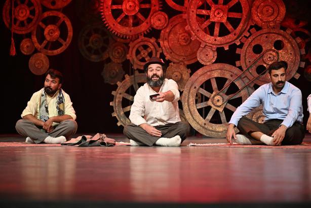 Şehir Tiyatrosu’nun ‘Misafir’ oyunu Gülnalılarla buluştu