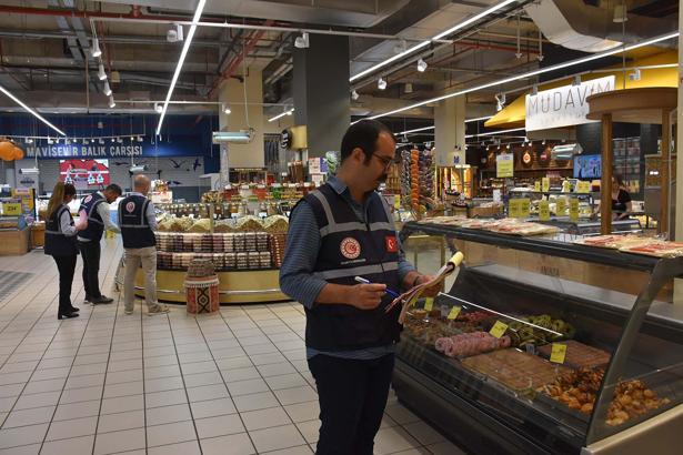 İzmir'de marketlerde 'fahiş fiyat' ve 'etiket' denetimi