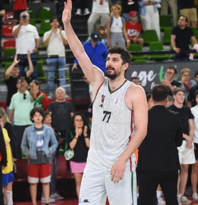 Karşıyakalı Muhsin Yaşar resmen Galatasaray'da