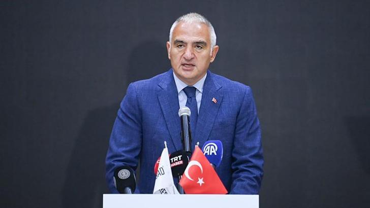 Bakan Ersoy: Sezai Karakoç'un hayatında bir hazine saklıdır