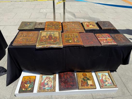 İstanbul- İstanbul'da tarihi eser operasyonu: Padişah fermanları ele geçirildi