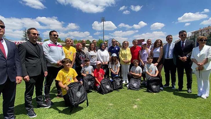 'Ankara’da Spor Zamanı - Üç Nesil Spor Yapıyor' şenliği Etimesgut Atatürk Stadyumu’nda düzenlendi