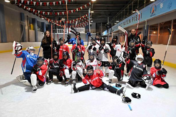 Muratpaşa’nın küçük hokeycileri