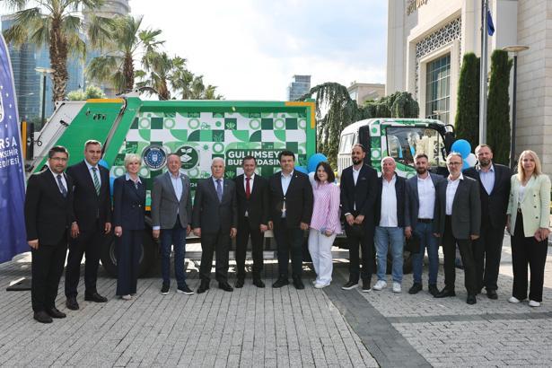 Bursa Büyükşehir Belediyesi’den Studeniçani Belediyesi’ne çöp kamyonu desteği