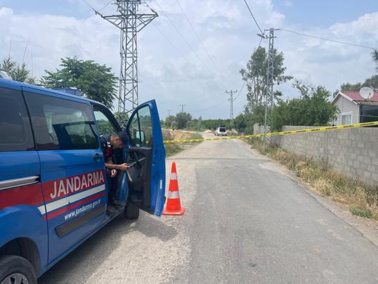 Kozan’da çıkan yol verme kavgasında 1'i polis memuru 3 kişi yaralandı