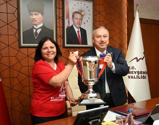 Suvermez Kapadokyaspor kupayı Vali Fidan’a götürdü