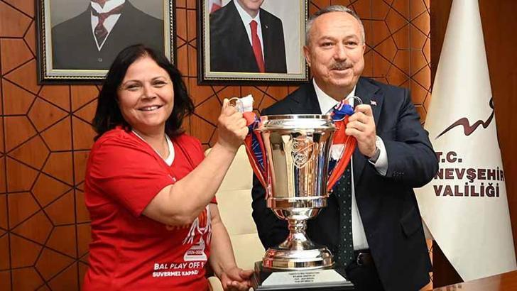 Suvermez Kapadokyaspor kupayı Vali Fidan’a götürdü