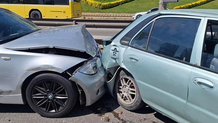 Maltepe’de 5 aracın karıştığı zincirleme kaza: 2 yaralı