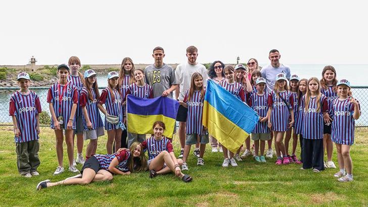 Ukraynalı savaş mağduru çocuklar, Trabzonspor’un Ukraynalı futbolcularıyla bir araya geldi