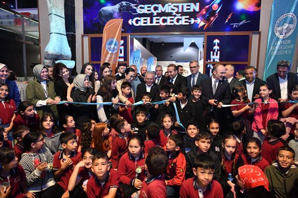 Kayseri'de 'Geçmişten geleceğe' temalı sergiler açıldı
