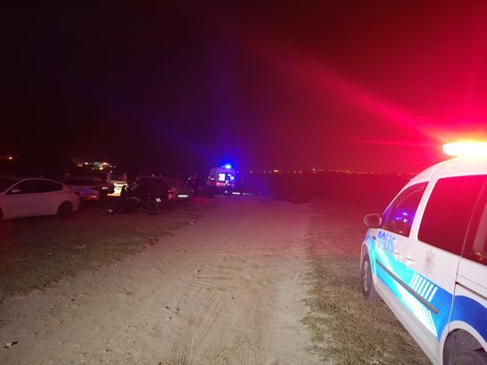 Adana'da tekneyle sürüklenen 5 kişi kurtarıldı; suya düşen Emirhan aranıyor