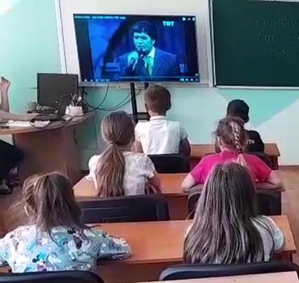 'Sarı Gelin' türküsünü Avrupalı çocuklara söylettiler