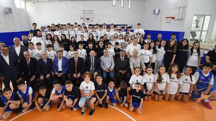 Pertevniyal Lisesi Spor Salonu açıldı
