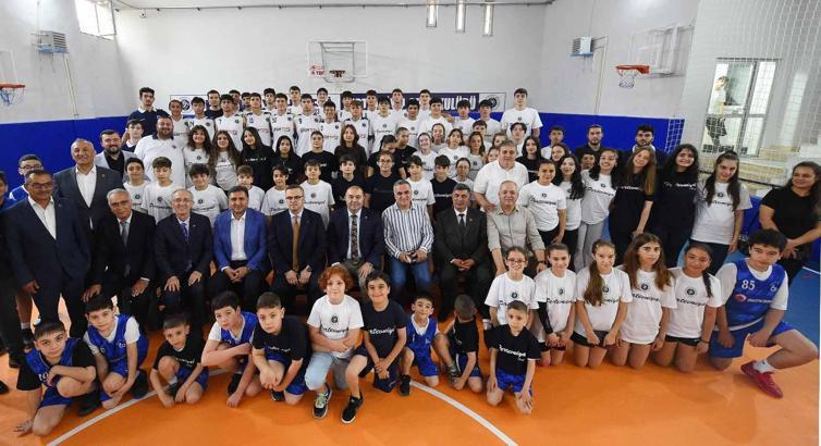 Pertevniyal Lisesi Spor Salonu açıldı